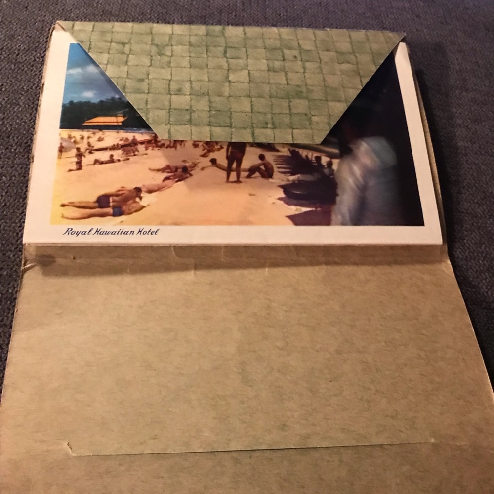 Vintage circa 1944 unmailed scenes of Hawaii 7 postcards. Color and B & W.